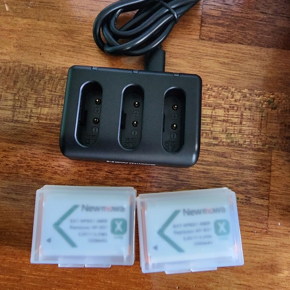 Sony ZV Cameras, Photo & Video Camera Digital Sony Zv Vlogger Kit Both New 3 Batteries